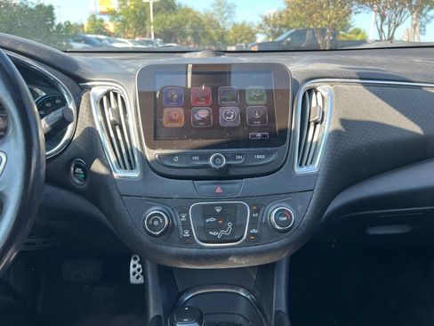 Used 2017 Chevrolet Malibu LT FWD image 19