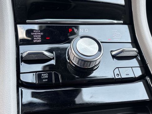 Used 2022 Jeep Grand Cherokee Overland w/ Adv Protech Group III image 17