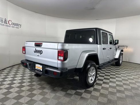 Used 2022 Jeep Gladiator Sport image 7