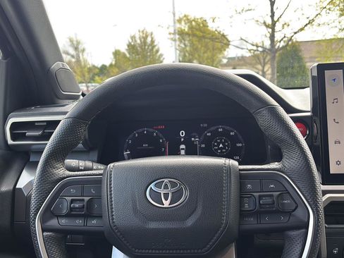 Used 2025 Toyota Tacoma TRD Off-Road w/ TRD Off Road Premium Package AWD/4WD image 31