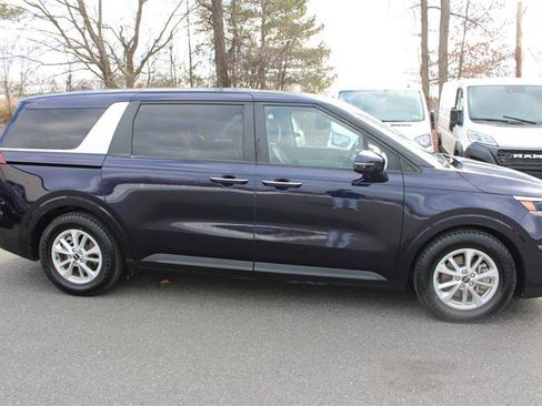 Used 2022 Kia Carnival LX image 9