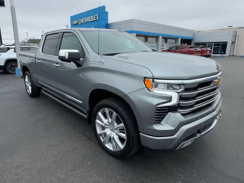 Used 2025 Chevrolet Silverado 1500 High Country AWD/4WD image 2