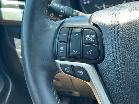 Used 2016 Toyota Highlander Limited FWD image 40