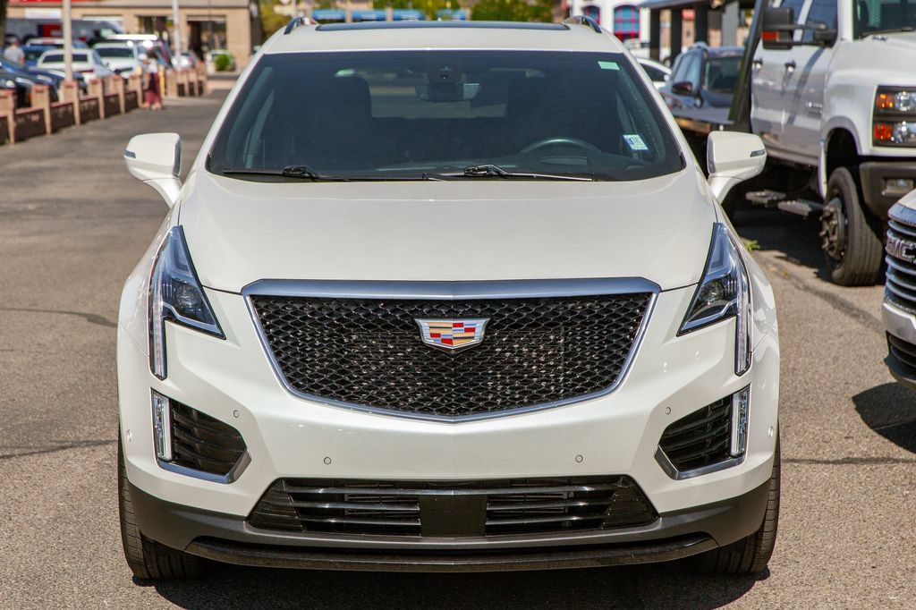 Used 2022 Cadillac XT5 Sportv w/ Technology Package AWD/4WD image 3