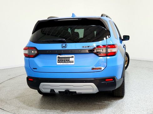Used 2023 Honda Pilot TrailSport image 5