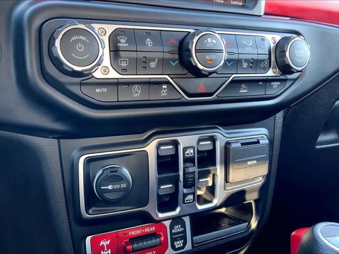 Used 2023 Jeep Gladiator Rubicon w/ LED Lighting Group AWD/4WD image 34