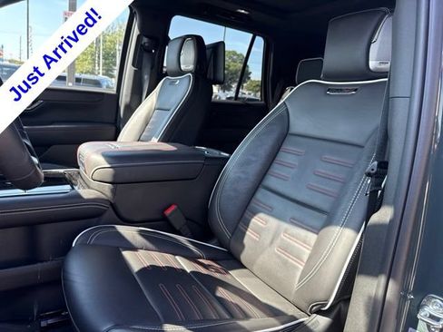 Used 2025 GMC Yukon AT4 Ultimate AWD/4WD image 9