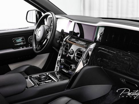 Used 2025 Rolls-Royce Cullinan image 44