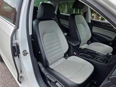 Used 2014 Volkswagen Passat 1.8T Sport FWD image 32