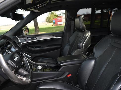 Used 2021 Jeep Grand Cherokee L Overland w/ Luxury Tech Group IV image 12