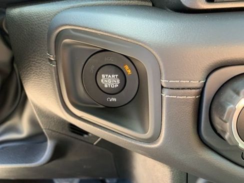 New 2025 Jeep Gladiator Mojave w/ Convenience Group image 15