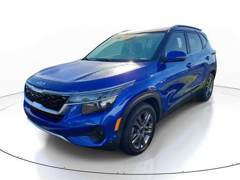 Used 2023 Kia Seltos S w/ Navigation Package image 3