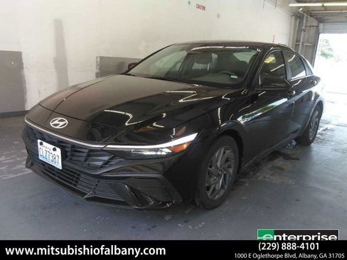 Used 2024 Hyundai Elantra SEL FWD image 1
