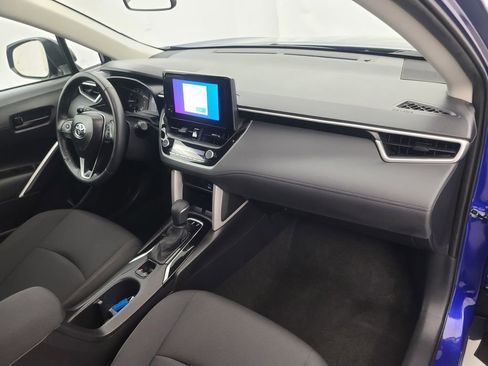 Used 2025 Toyota Corolla Cross LE image 14