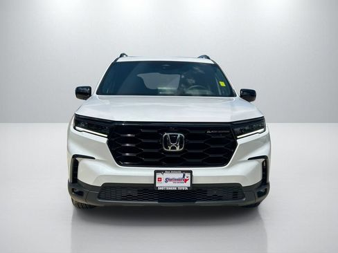 Used 2025 Honda Pilot Black Edition image 2