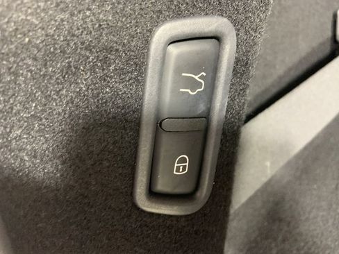 Used 2019 Maserati Levante GranLusso AWD/4WD image 9