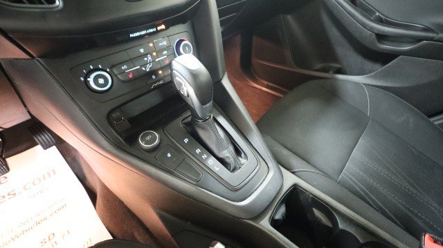 Used 2016 Ford Focus SE w/ SE Cold Weather Package FWD image 15