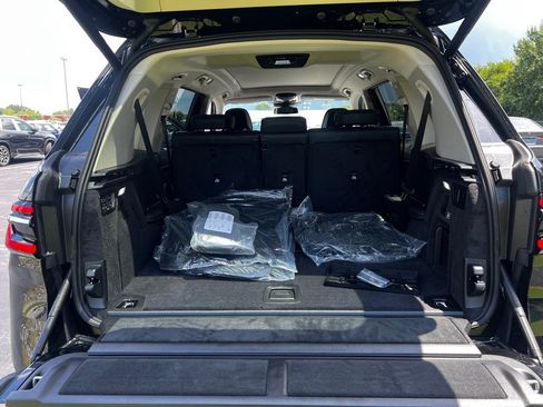 Certified 2026 BMW X7 xDrive40i w/ Executive Package image 19