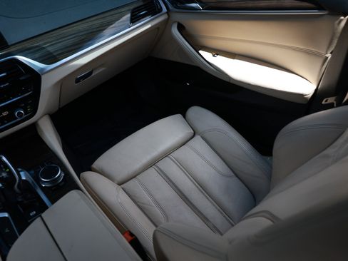Used 2019 BMW 530i w/ Convenience Package RWD image 26