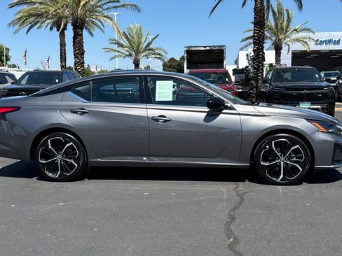 Used 2024 Nissan Altima 2.5 SR FWD image 2