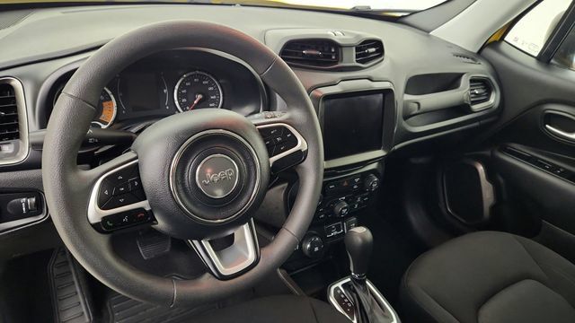 Used 2023 Jeep Renegade Latitude AWD/4WD image 18