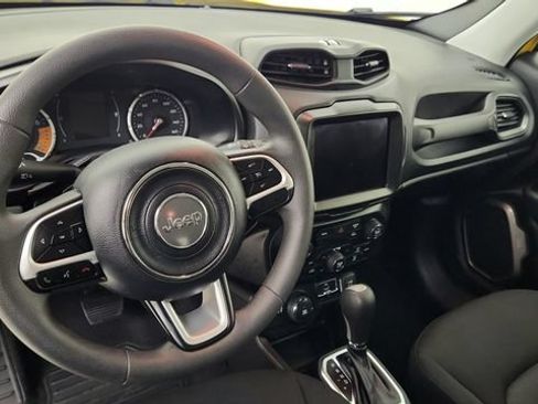 Used 2023 Jeep Renegade Latitude AWD/4WD image 18