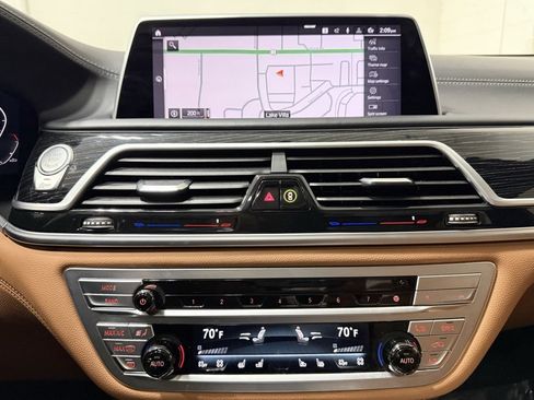 Used 2022 BMW 750i xDrive w/ Luxury Rear Seating Package image 22