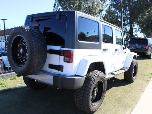 Used 2018 Jeep Wrangler Unlimited Sahara w/ Connectivity Group image 42