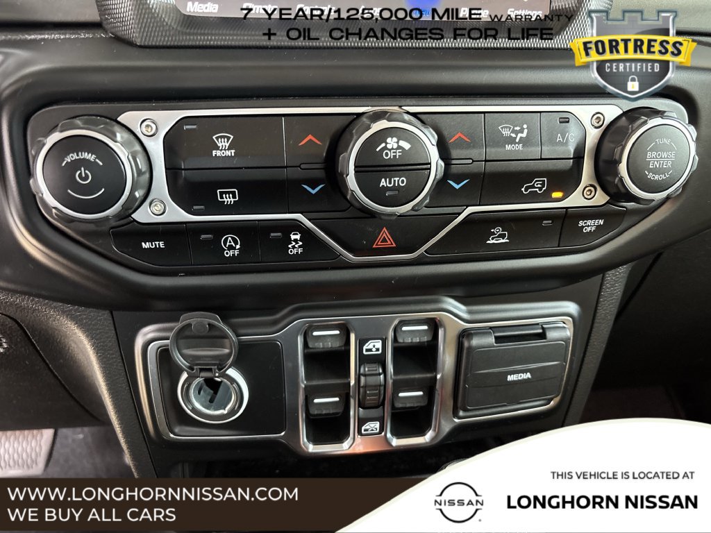 Used 2023 Jeep Wrangler Unlimited Sahara AWD/4WD image 20