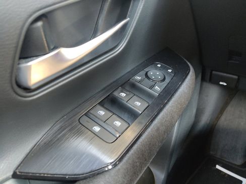 Used 2025 Nissan Kicks SV FWD image 27