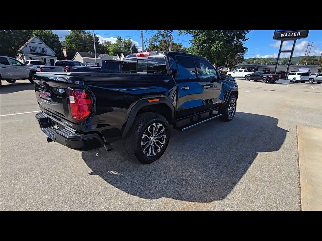 Used 2025 GMC Canyon Denali AWD/4WD image 8