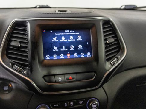 Used 2019 Jeep Cherokee Latitude Plus w/ Cold Weather Group image 26