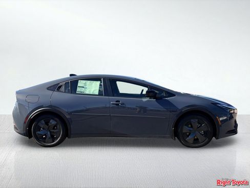 New 2026 Toyota Prius Plug-In Hybrid FWD image 8