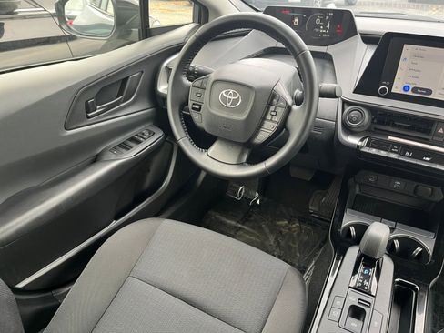 Used 2025 Toyota Prius LE image 30