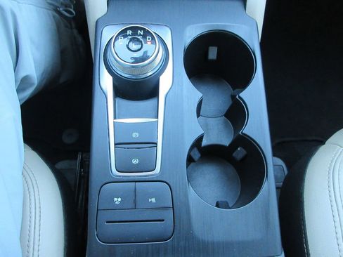 Used 2022 Ford Escape Titanium image 29