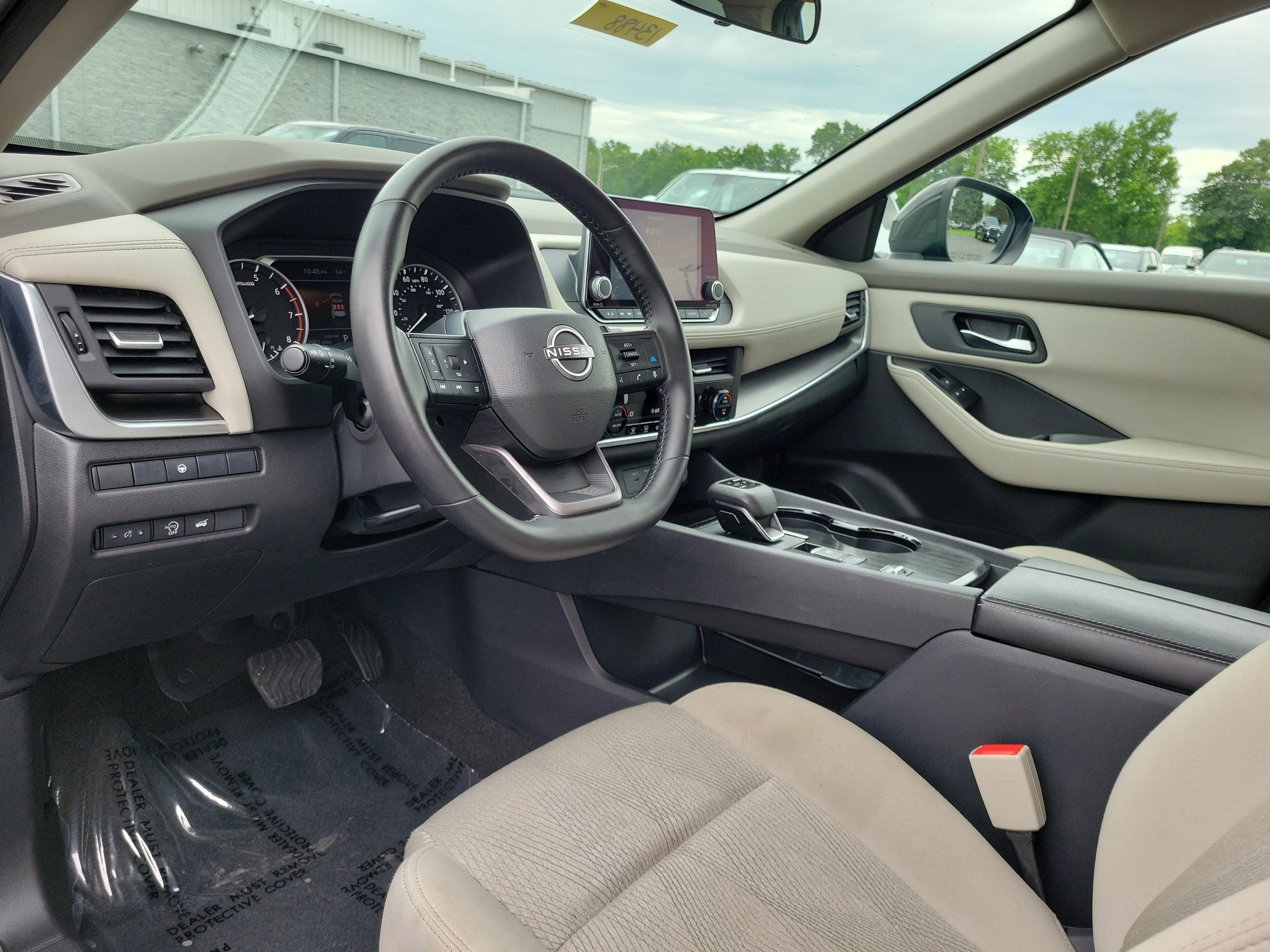 Used 2025 Nissan Rogue SV FWD image 19