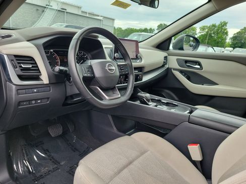 Used 2025 Nissan Rogue SV FWD image 19