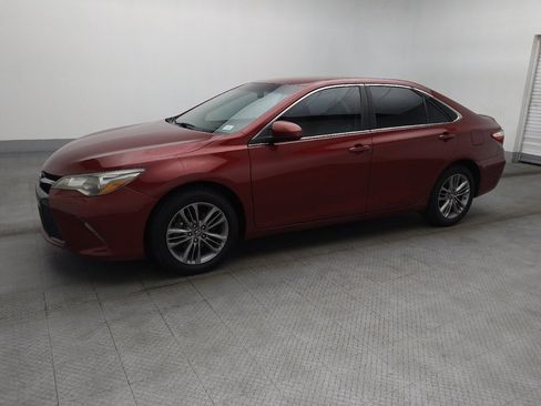 Used 2017 Toyota Camry SE image 2