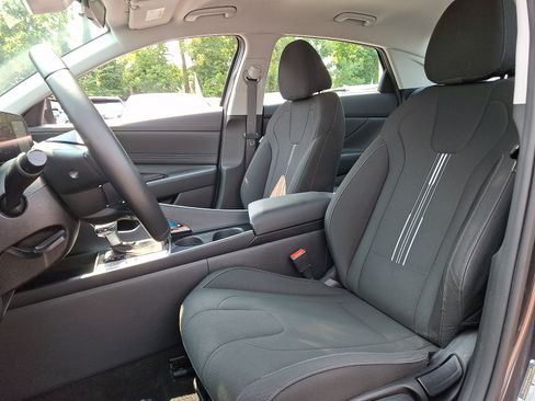 Used 2023 Hyundai Elantra SEL w/ Convenience Package FWD image 12