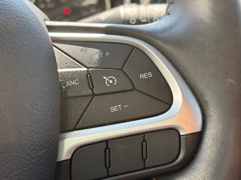 Used 2018 Jeep Compass Limited w/ Navigation Group FWD image 17