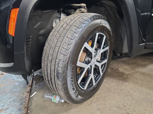 Used 2024 Jeep Grand Cherokee L Limited w/ Luxury Tech Group II image 37