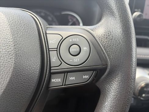 Used 2025 Toyota RAV4 XLE FWD image 21