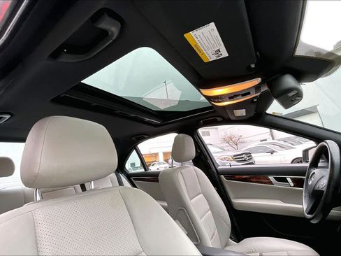 Used 2010 Mercedes-Benz C 300 Sport image 11