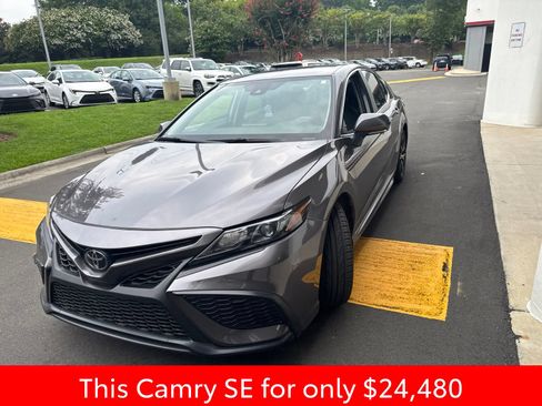 Used 2023 Toyota Camry SE FWD image 3