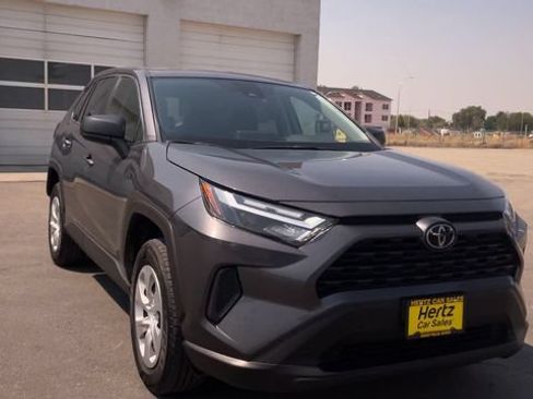 Used 2025 Toyota RAV4 LE AWD/4WD image 4
