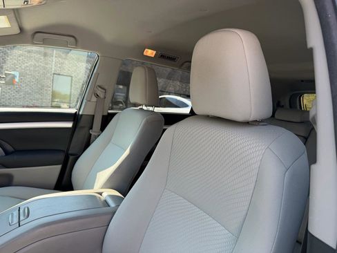 Used 2018 Toyota Highlander LE image 13