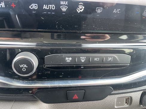 Used 2023 Ford Transit 350 XLT image 33