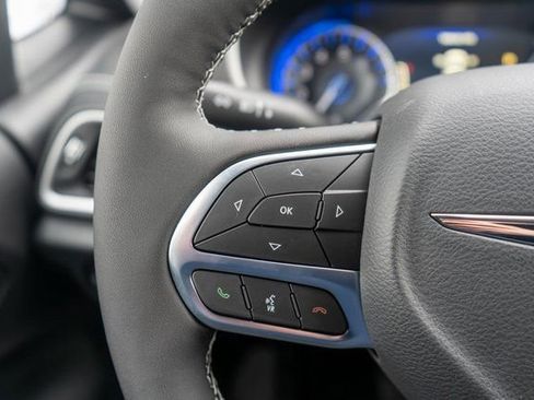 New 2026 Chrysler Pacifica Select image 20