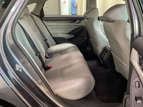 Used 2018 Honda Accord Touring image 14