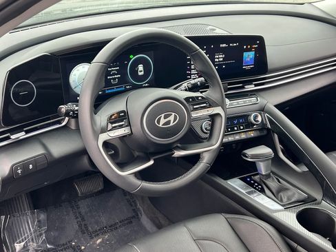 Used 2024 Hyundai Elantra Limited image 23